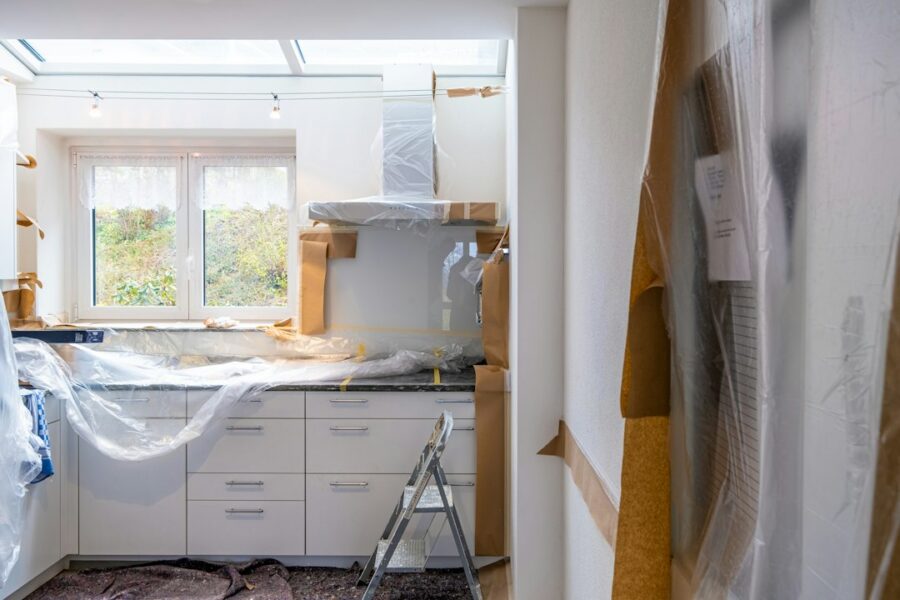 Interno di casa durante lavori di ristrutturazione con cantiere aperto